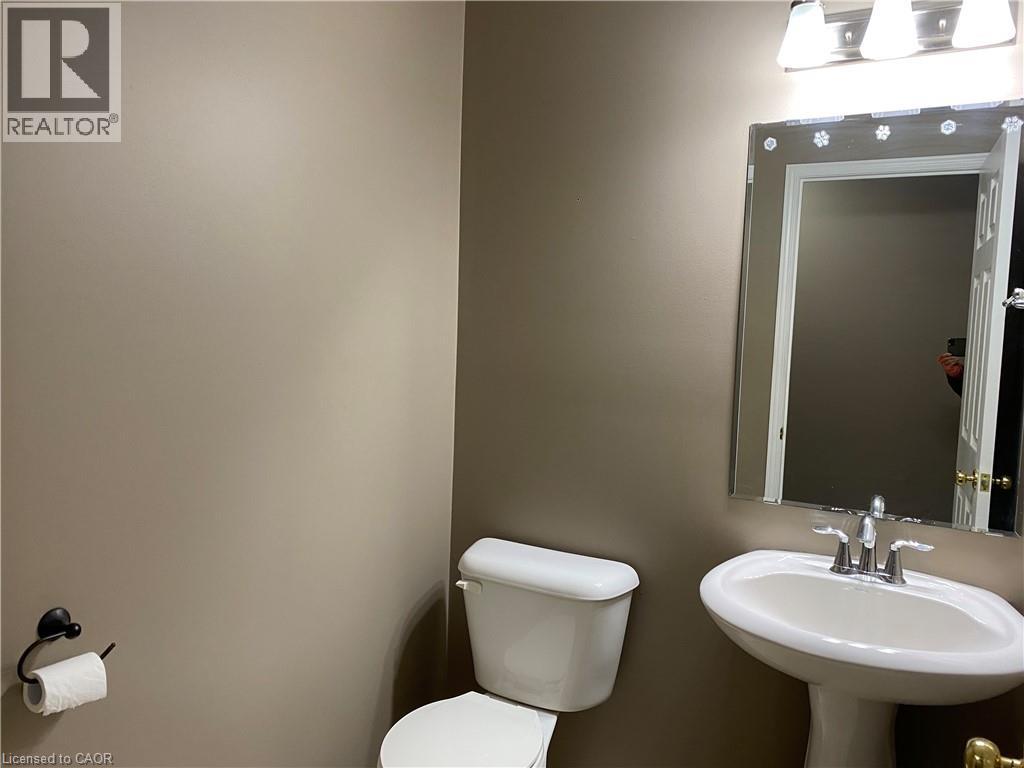 541 WILD IRIS Avenue, Waterloo, Ontario, N2V2W4 — Photo 2