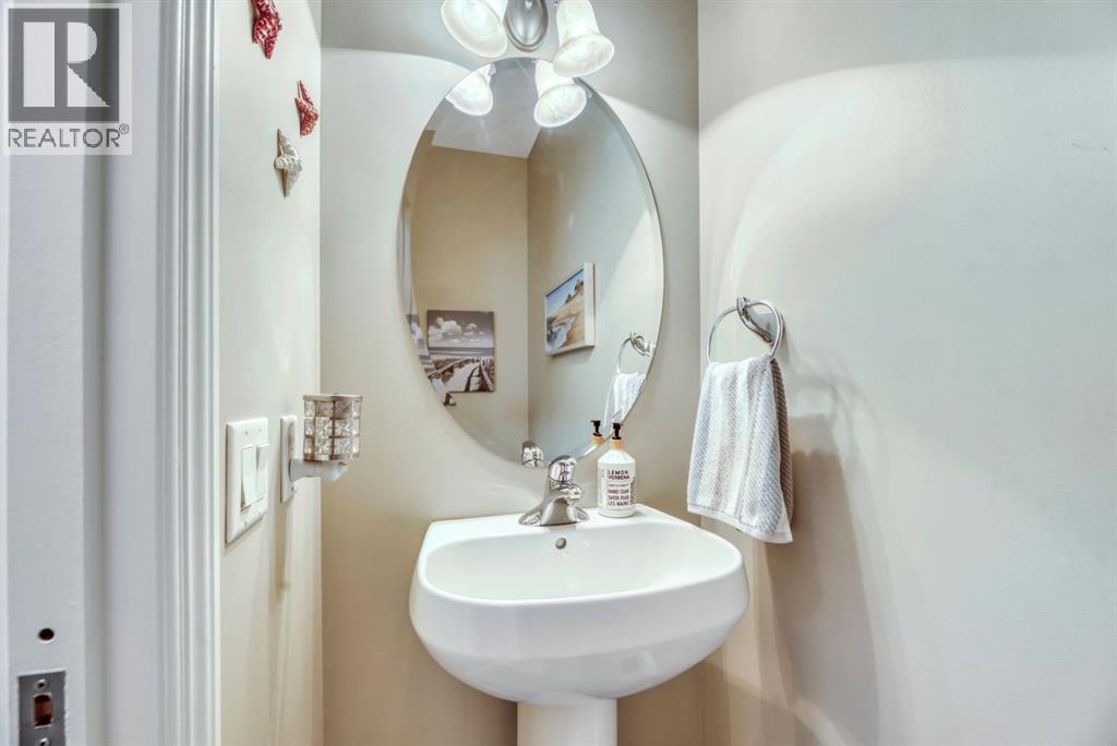 250 Prestwick Close SE - 20