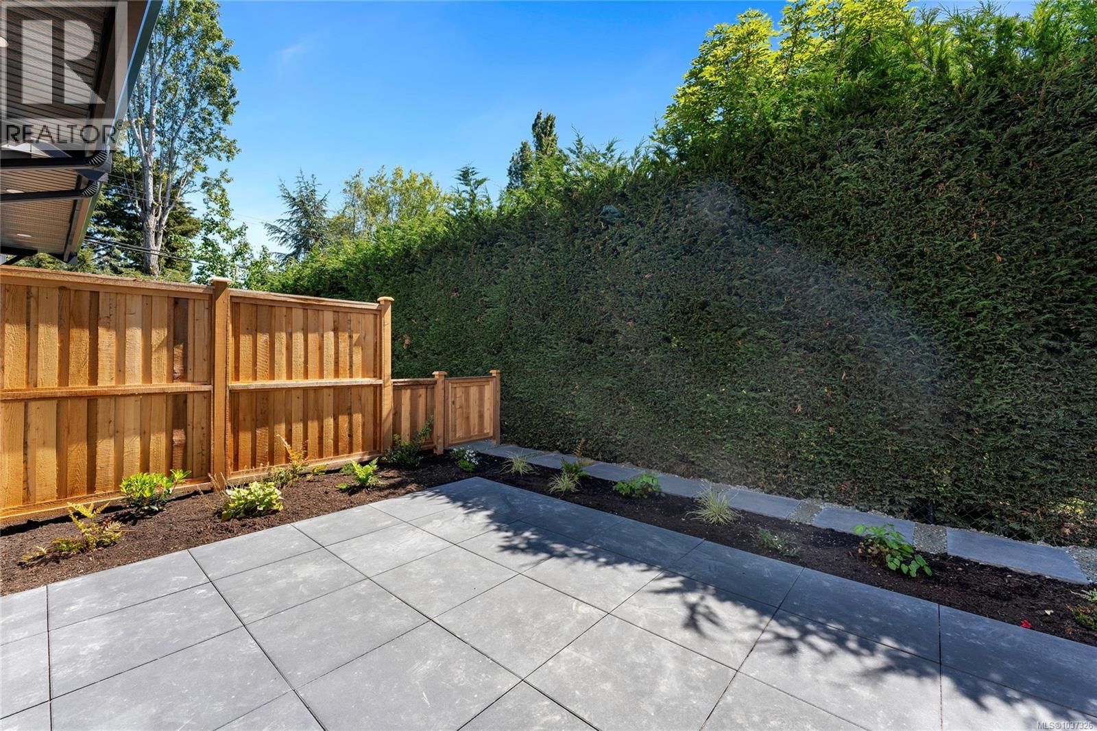 #2 3333 Henderson Rd - 66