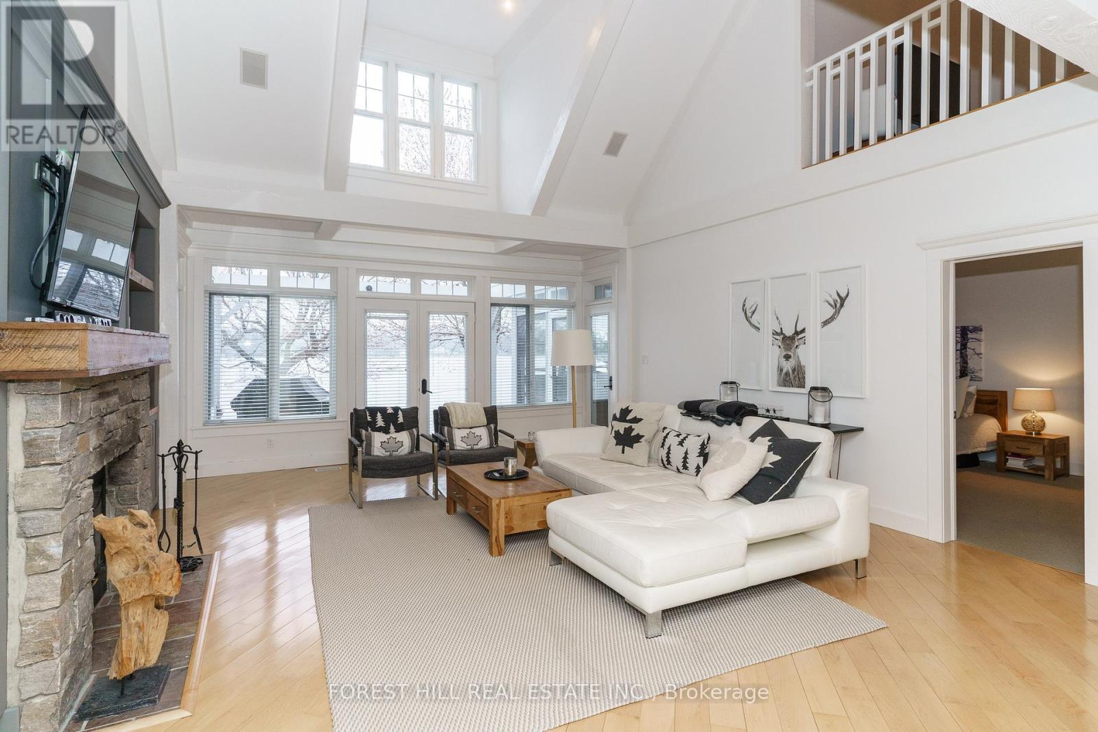 #2 1131 ELGIN HOUSE ROAD - 1