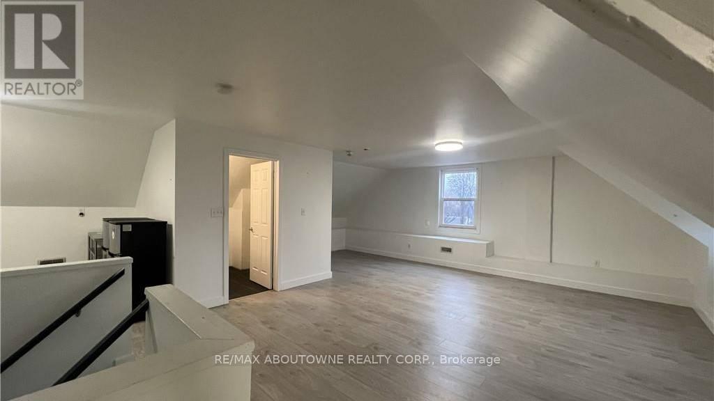 49 FAIRLEIGH AVENUE S - 22