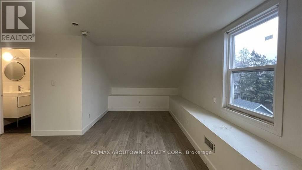 49 FAIRLEIGH AVENUE S - 24