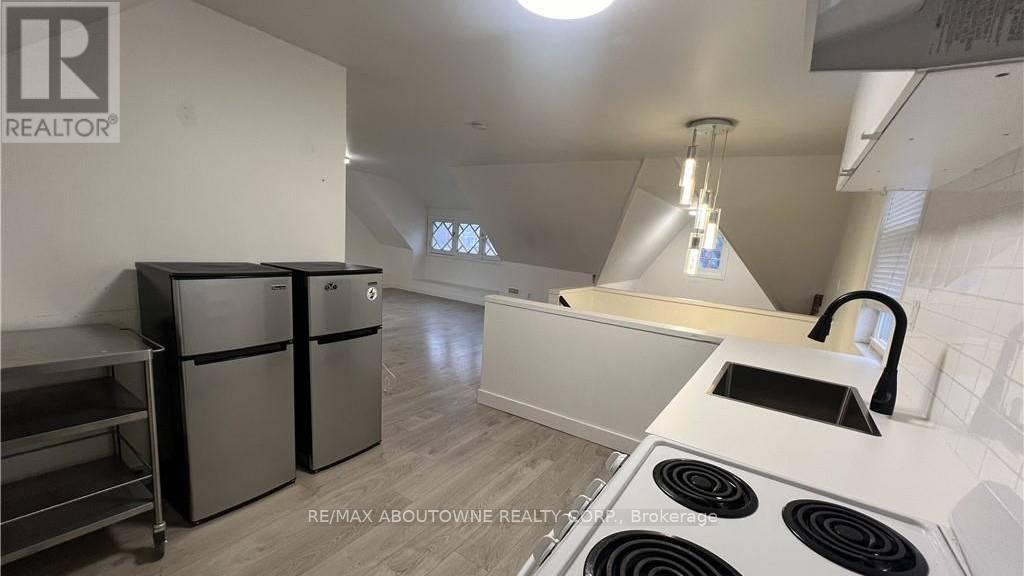 49 FAIRLEIGH AVENUE S - 31
