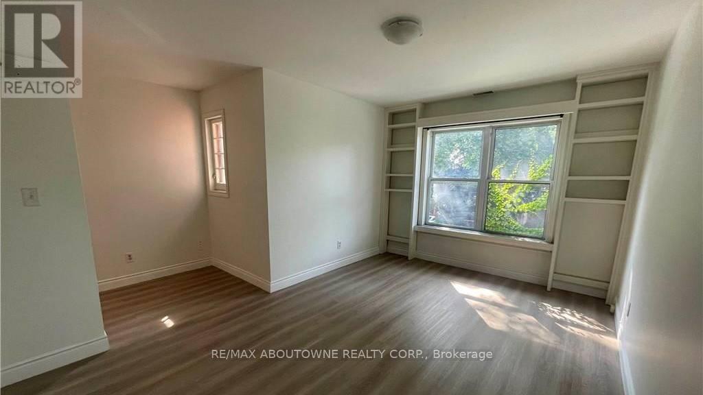 49 FAIRLEIGH AVENUE S - 32