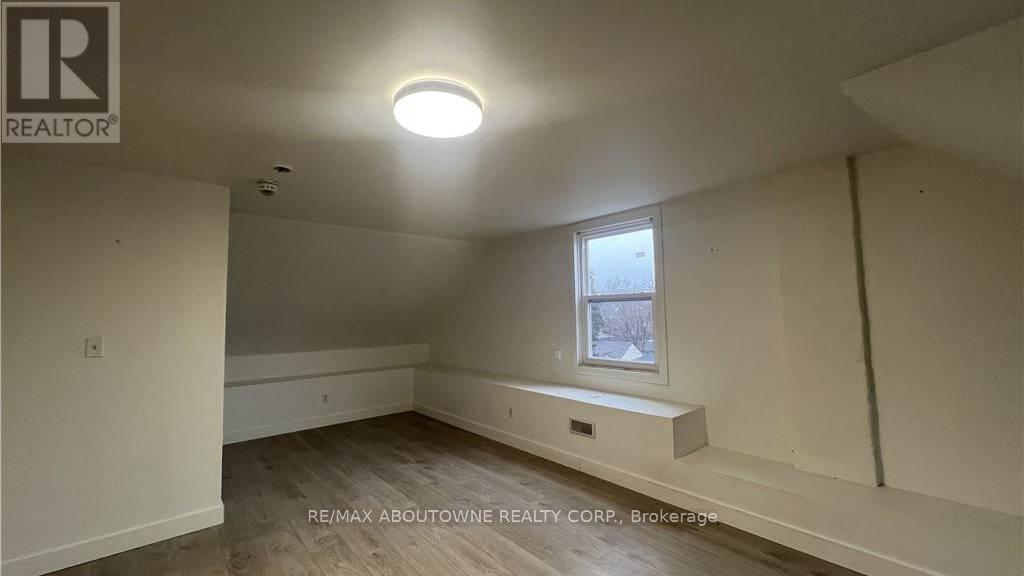 49 FAIRLEIGH AVENUE S - 23