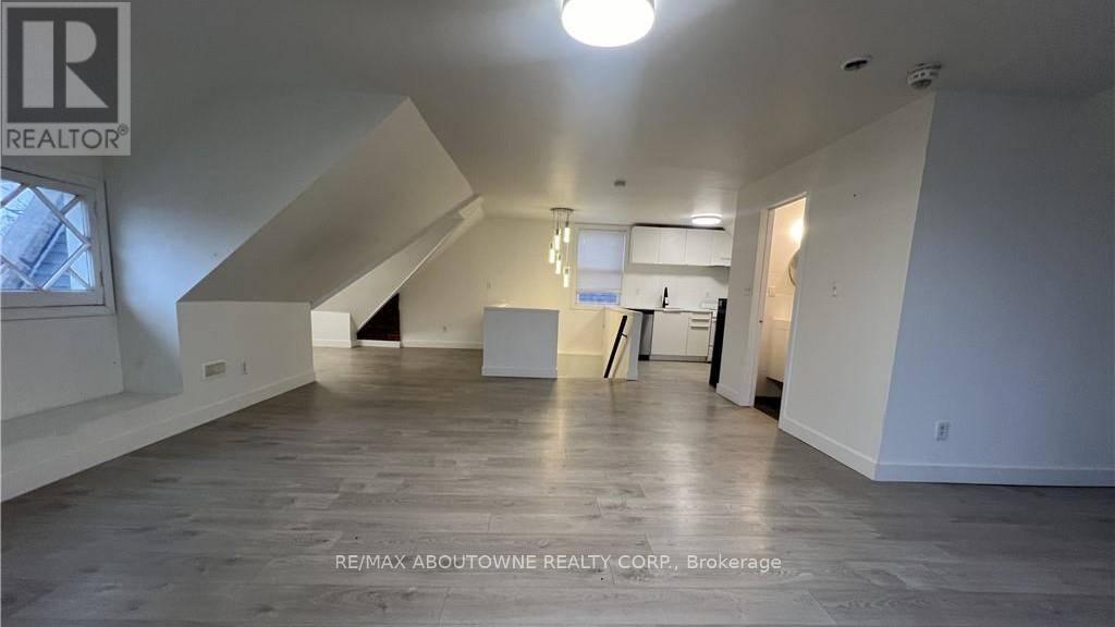49 FAIRLEIGH AVENUE S - 27