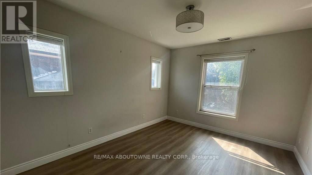 49 FAIRLEIGH AVENUE S - 34