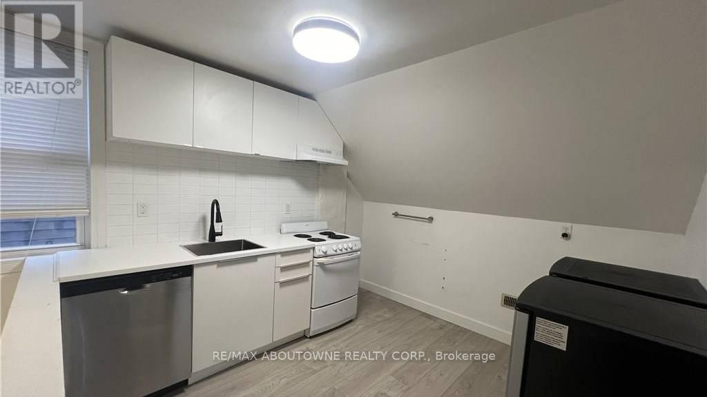 49 FAIRLEIGH AVENUE S - 30