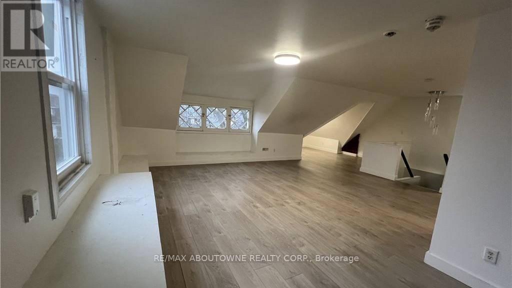 49 FAIRLEIGH AVENUE S - 25