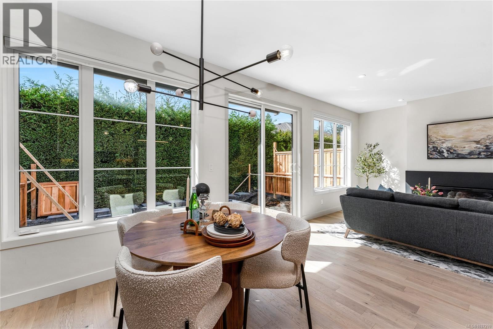 #3 3333 Henderson Rd - 24