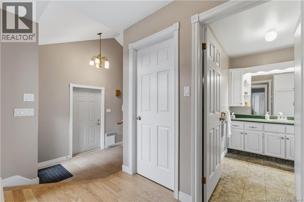 12 Thaddee Street - 19