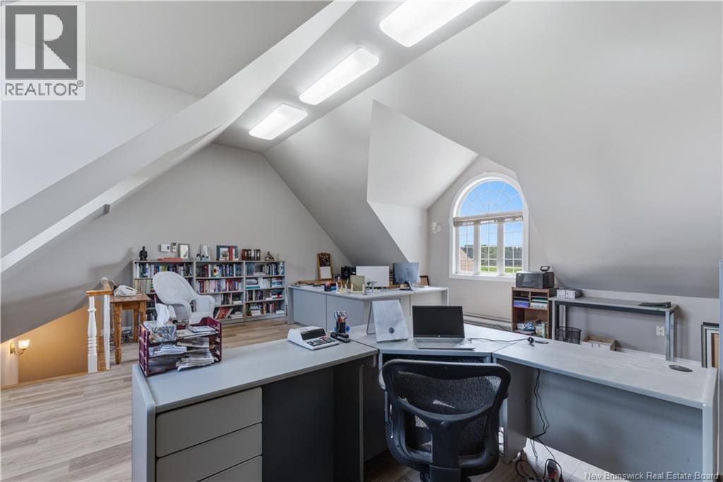 12 Thaddee Street - 26
