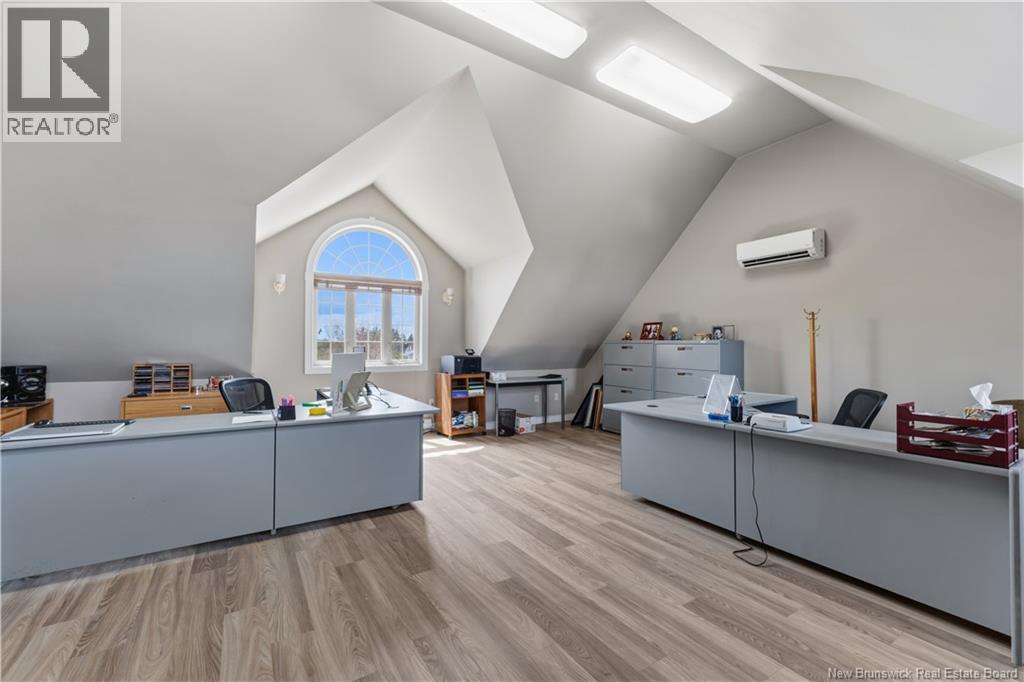 12 Thaddee Street - 27