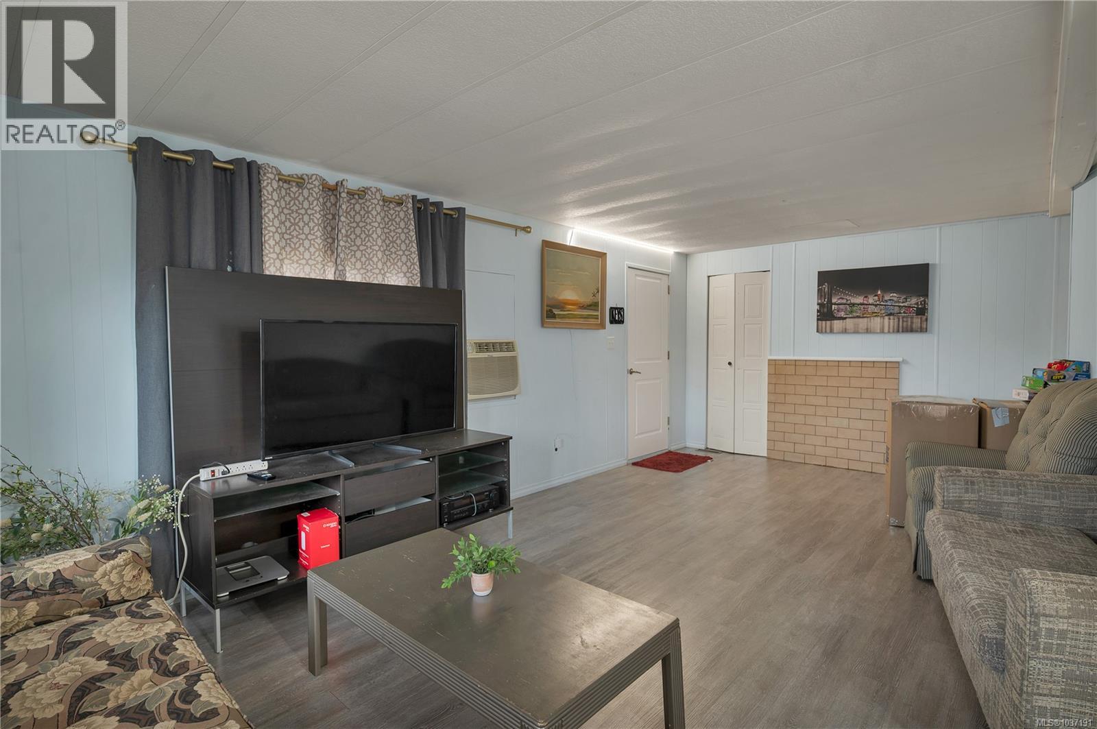 943 HEMLOCK St - 9