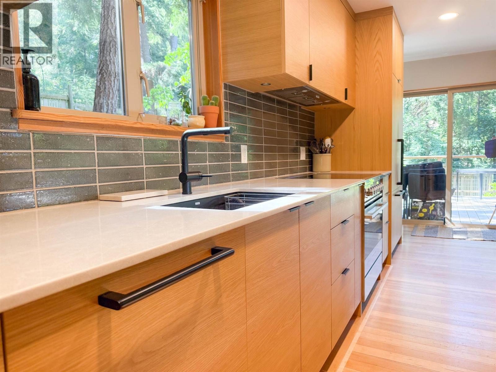 901 WINDJAMMER ROAD, Bowen Island