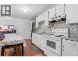 716 Crane Place, New Westminster, BC V3M6P5 Photo 9