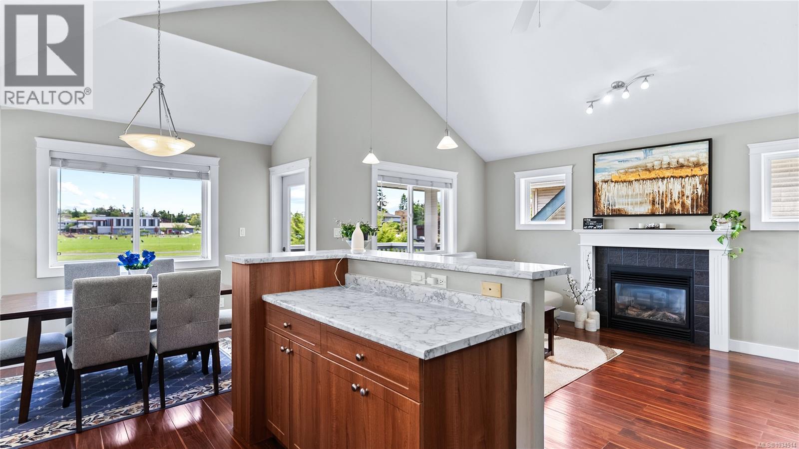 #5 921 Colville Rd - 10