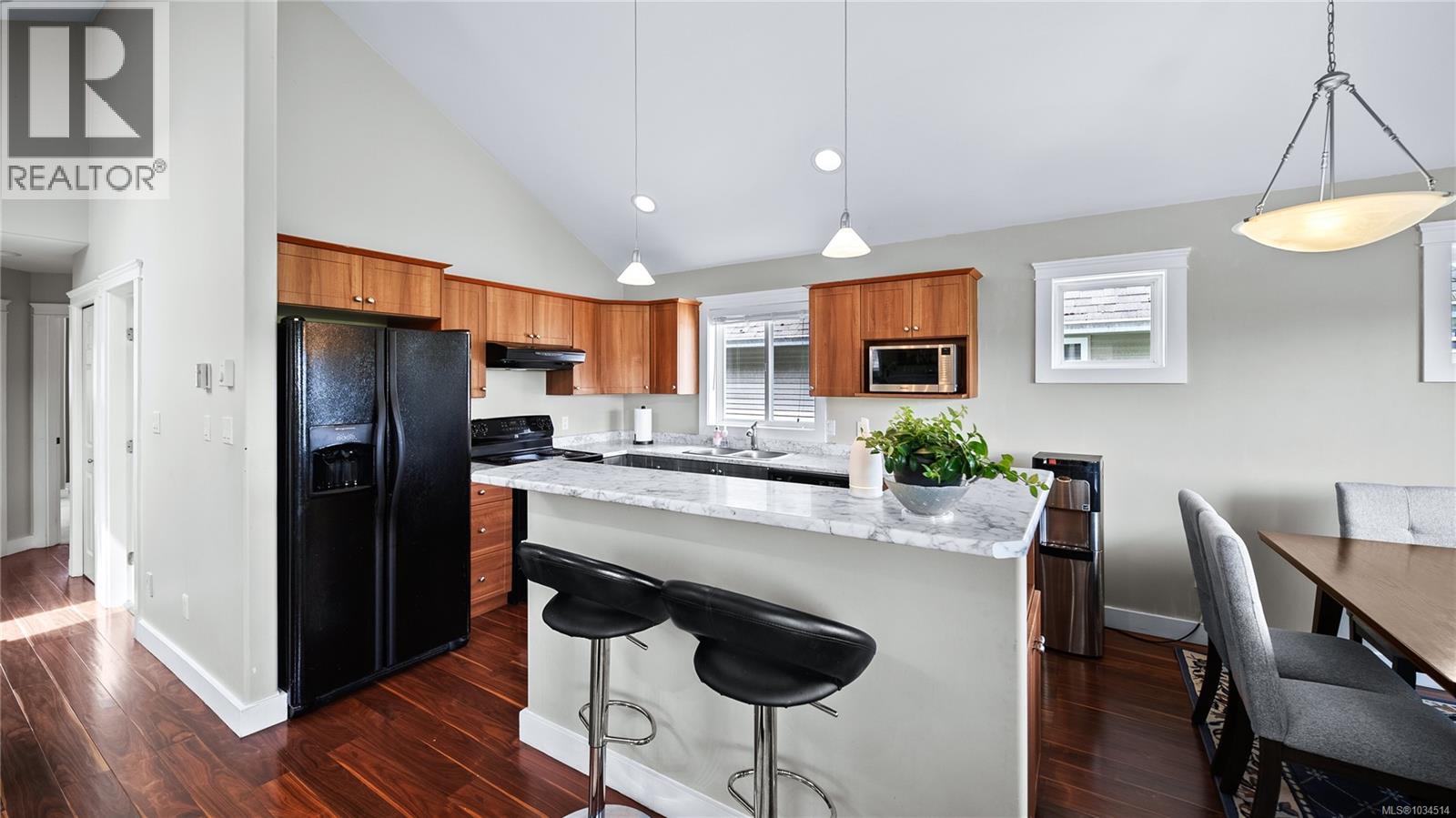 #5 921 Colville Rd - 11