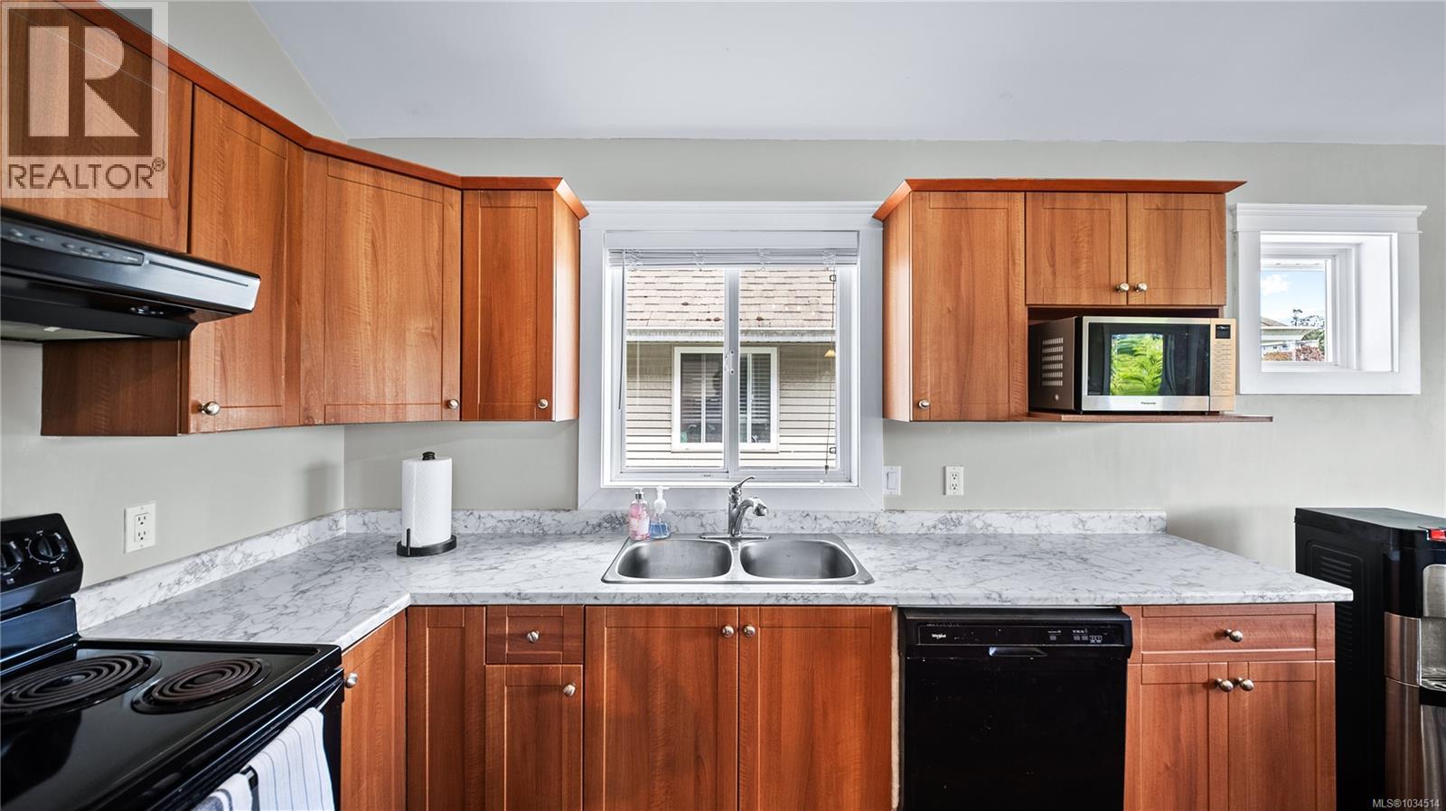 #5 921 Colville Rd - 13