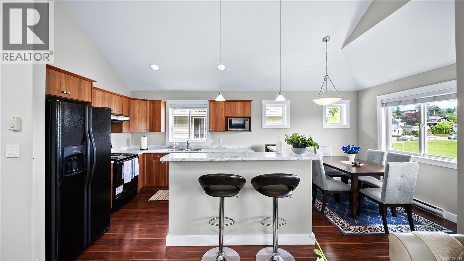 #5 921 Colville Rd - 15