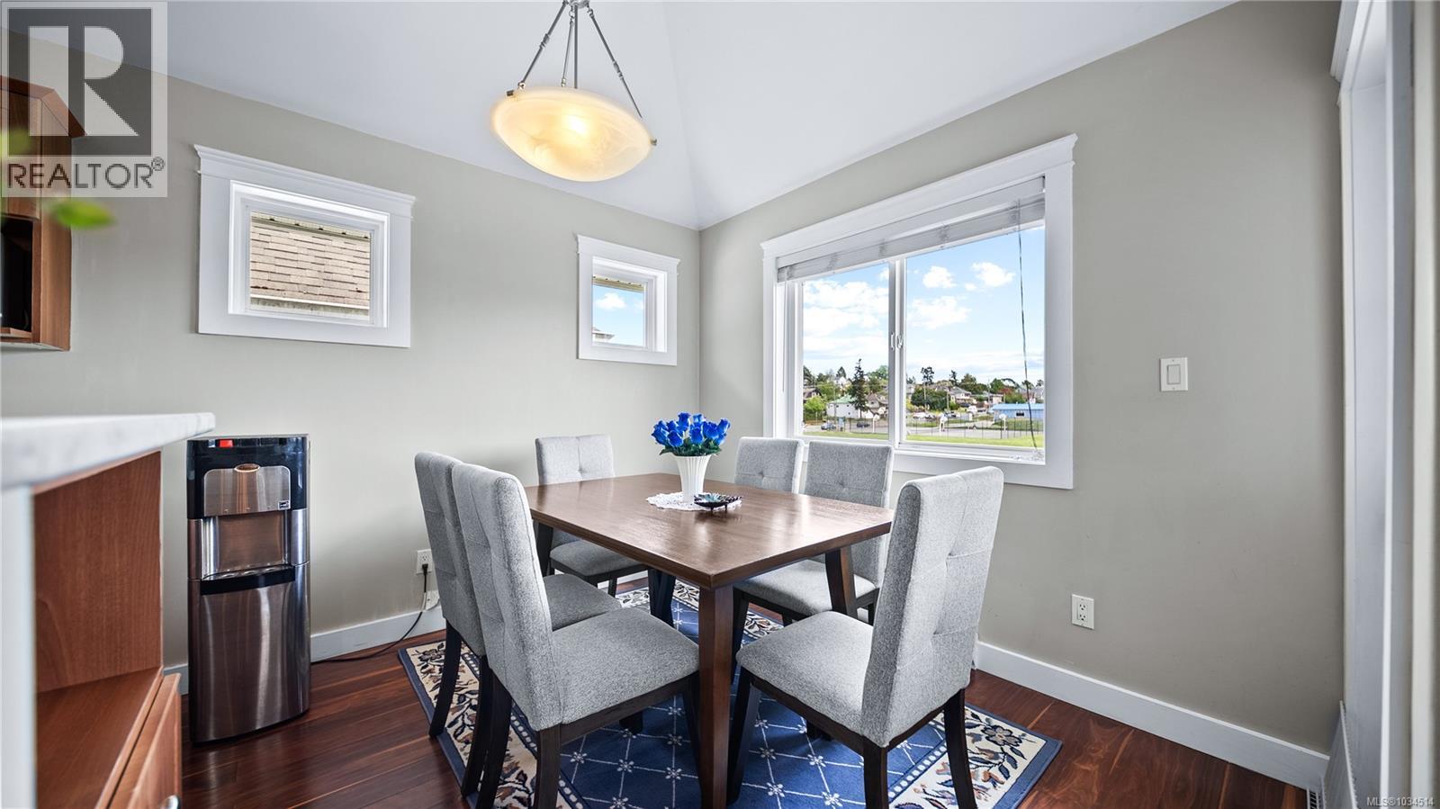 #5 921 Colville Rd - 16