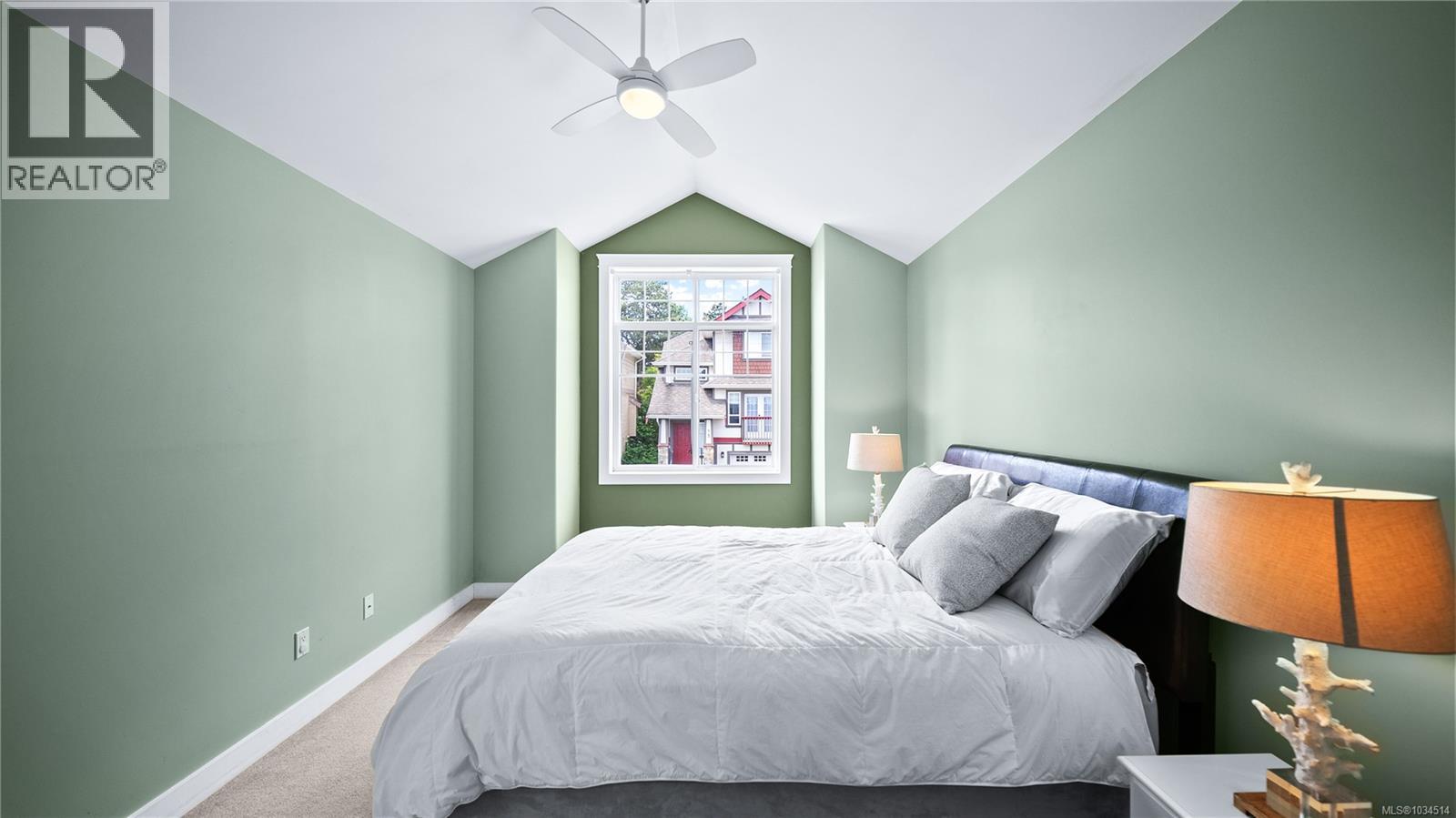 #5 921 Colville Rd - 18