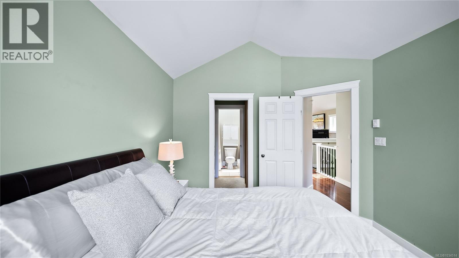 #5 921 Colville Rd - 19
