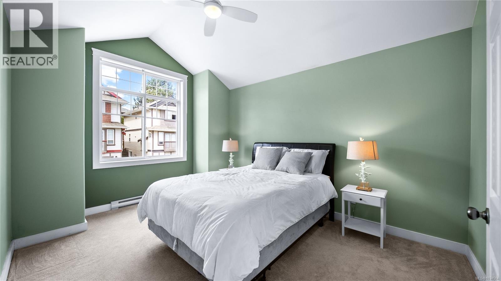#5 921 Colville Rd - 20