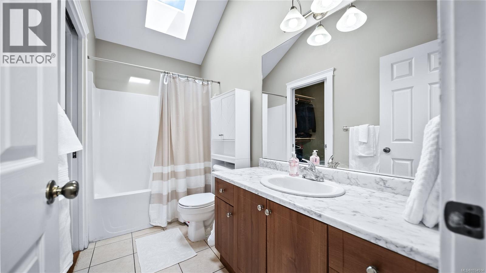 #5 921 Colville Rd - 21
