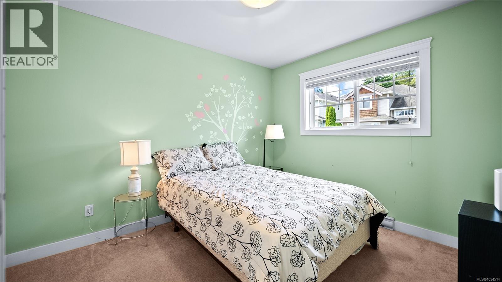 #5 921 Colville Rd - 25