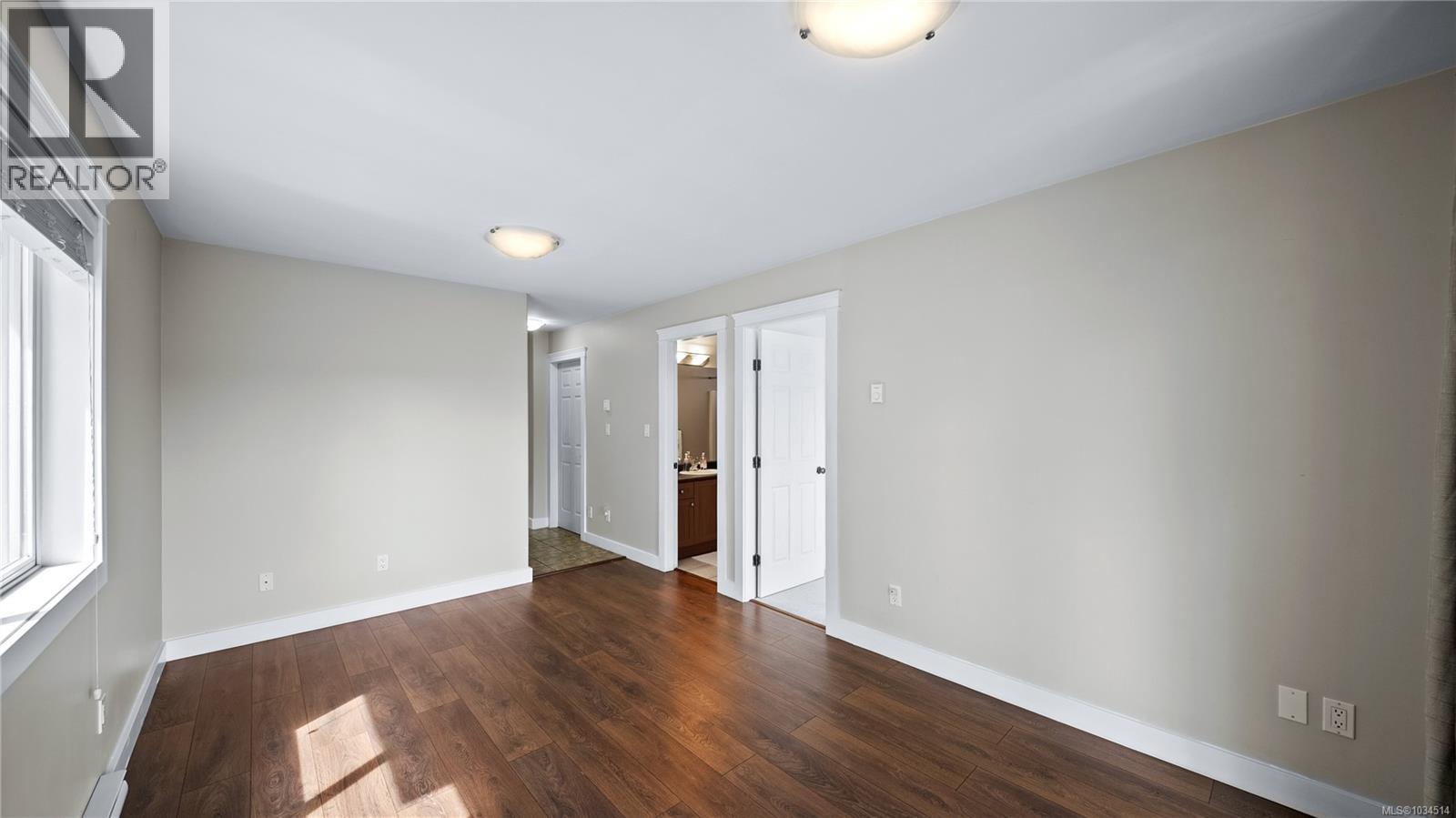 #5 921 Colville Rd - 31