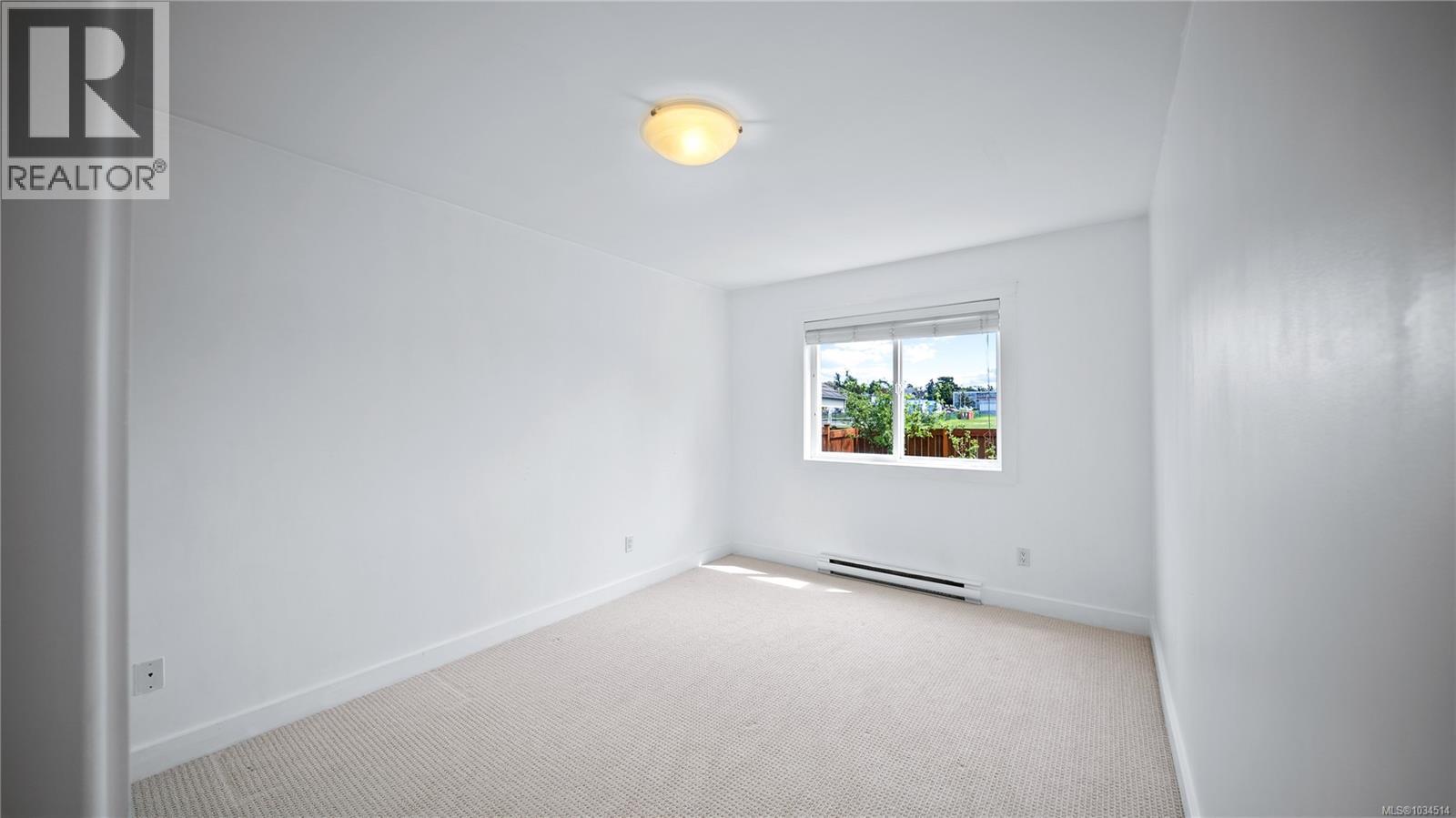 #5 921 Colville Rd - 32