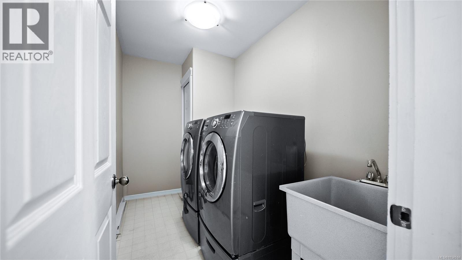 #5 921 Colville Rd - 36