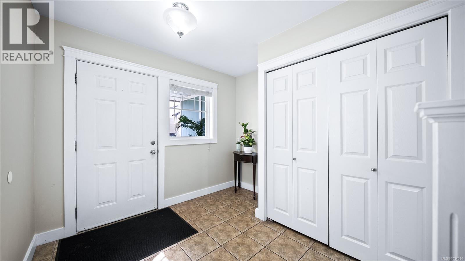 #5 921 Colville Rd - 4