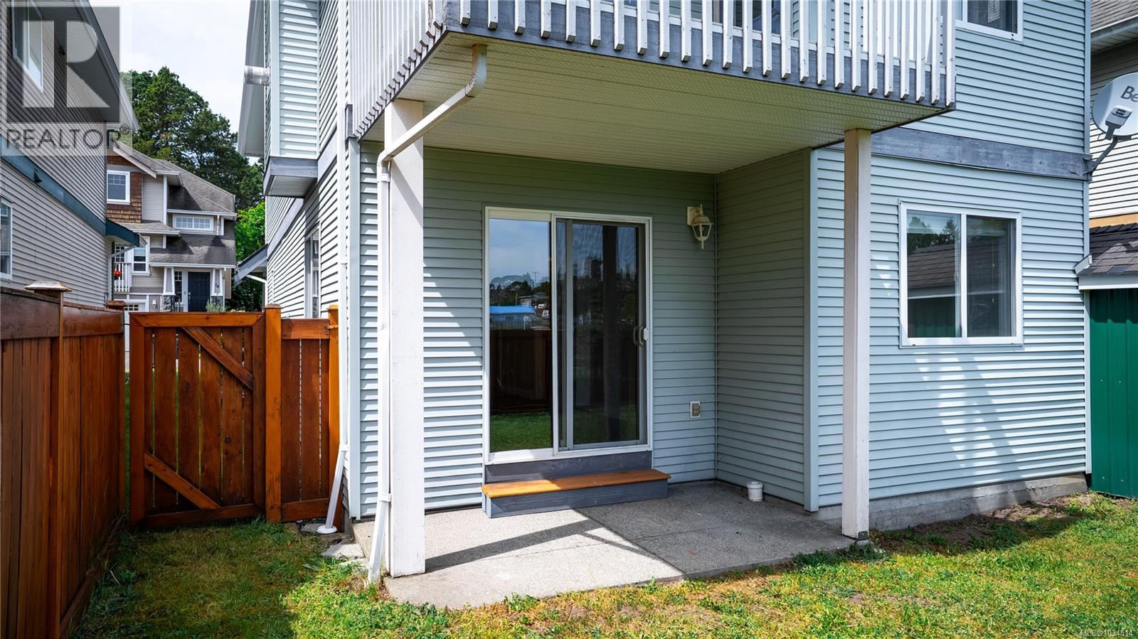#5 921 Colville Rd - 40