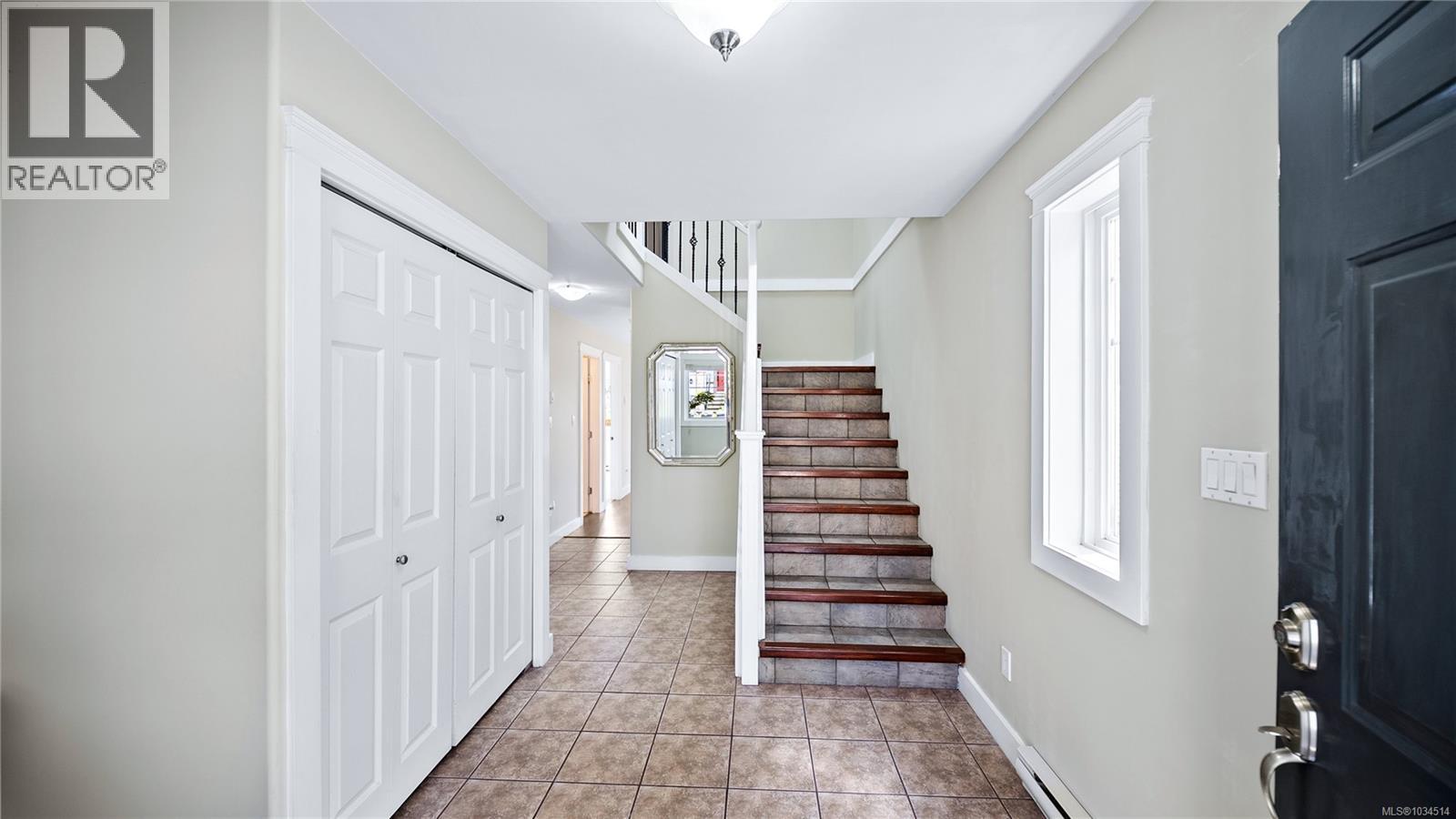 #5 921 Colville Rd - 5