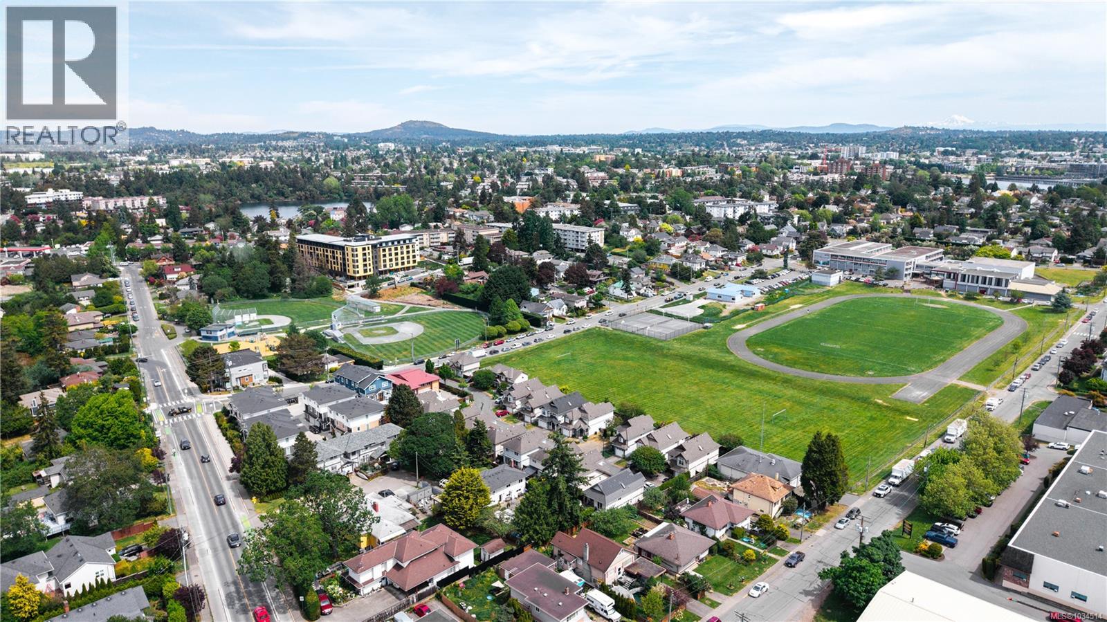 #5 921 Colville Rd - 50