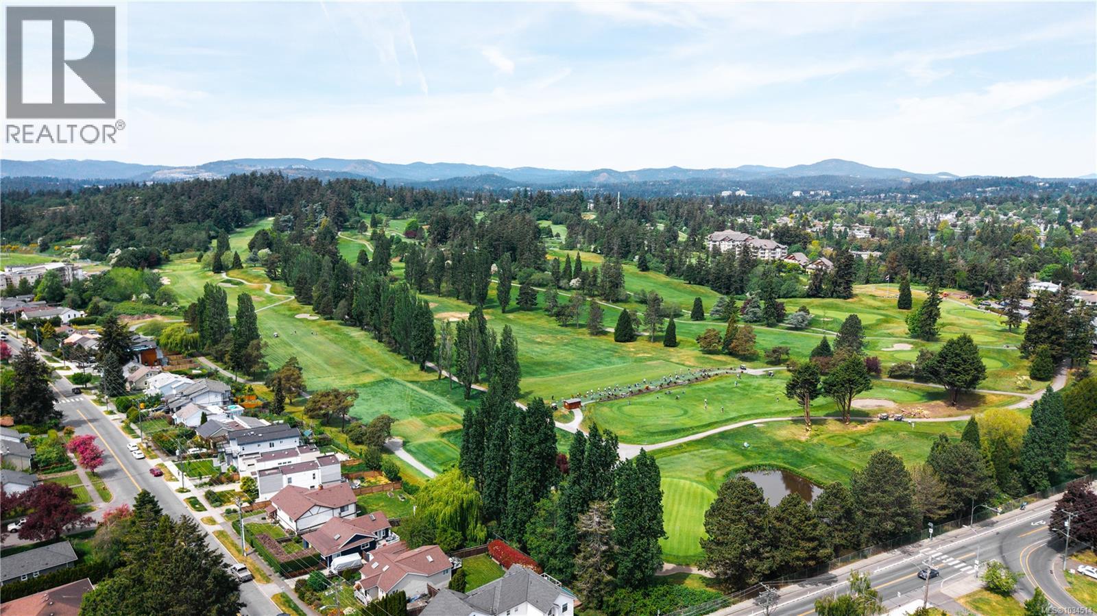 #5 921 Colville Rd - 52