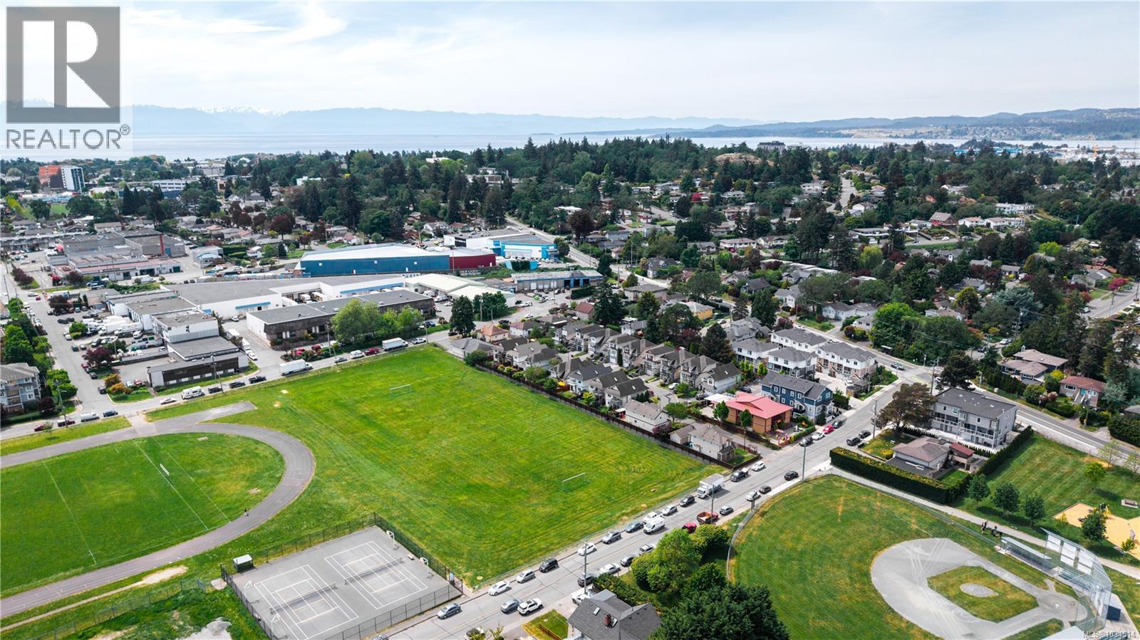 #5 921 Colville Rd - 54