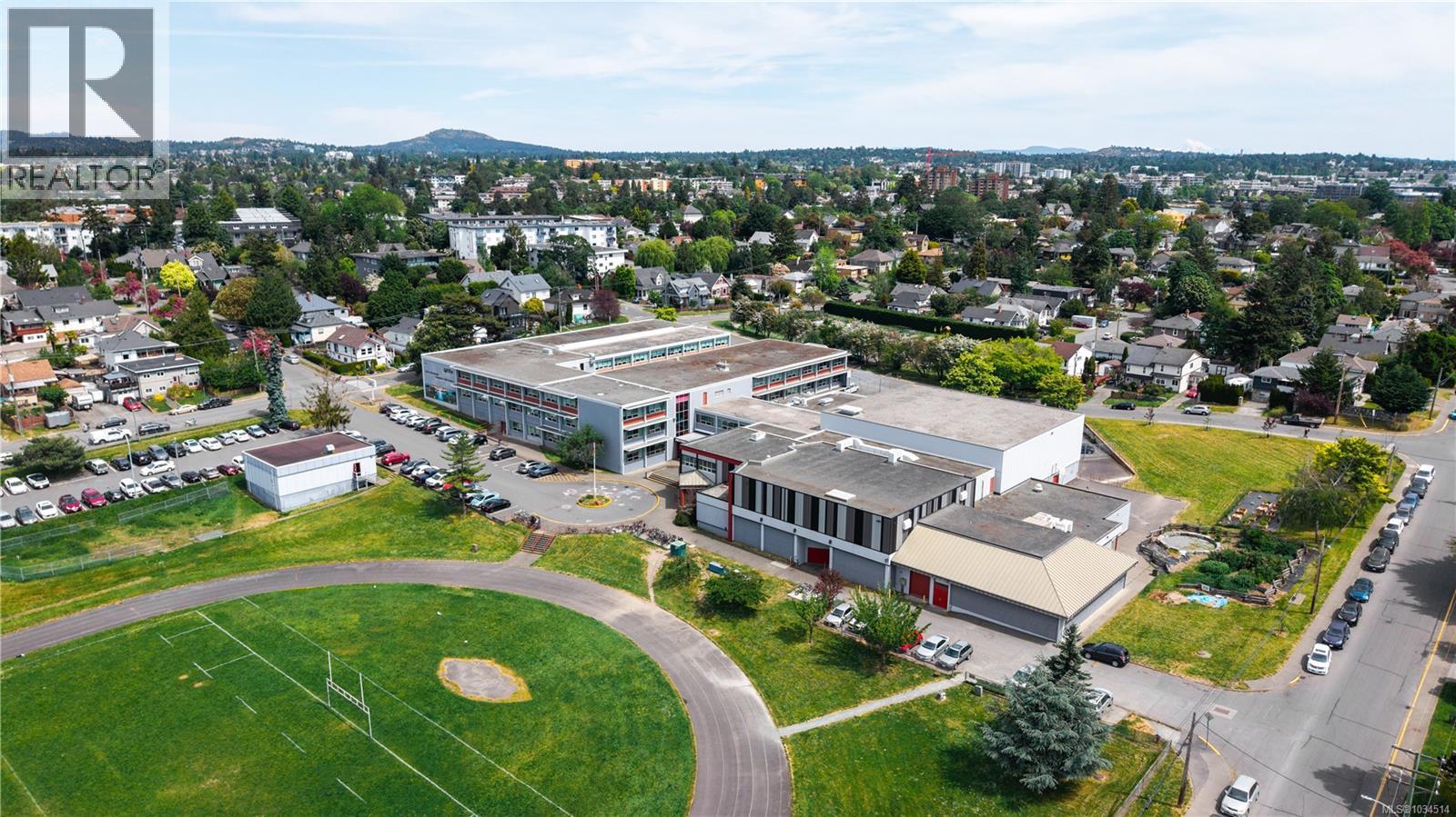 #5 921 Colville Rd - 56