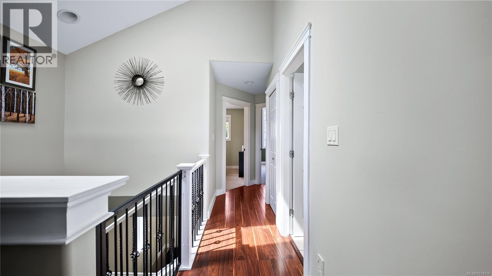 #5 921 Colville Rd - 6