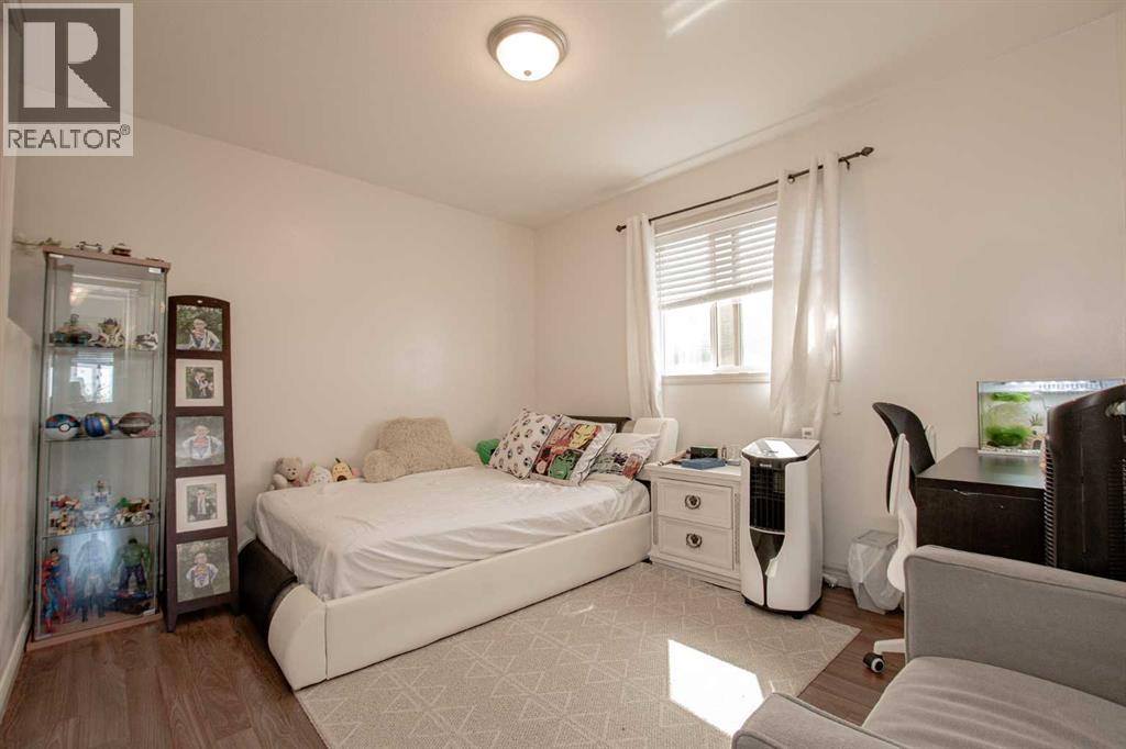 7110 90 Street - 13