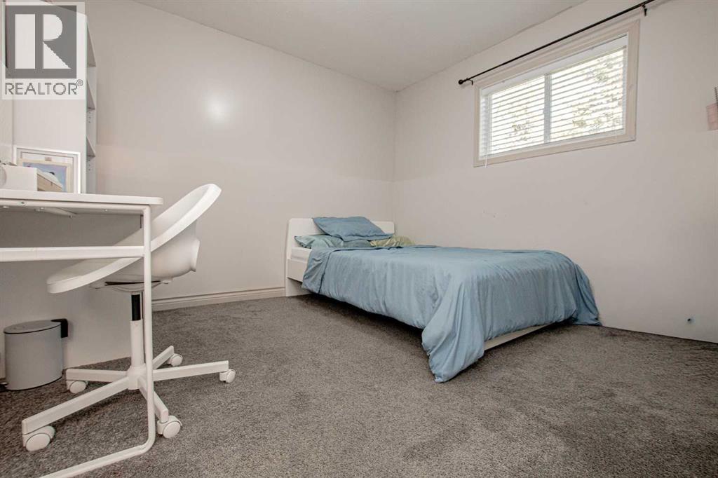 7110 90 Street - 17