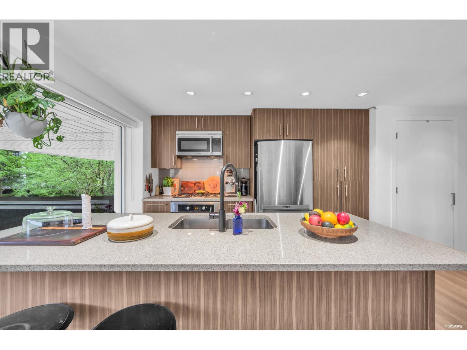 201 608 BELMONT STREET, New Westminster
