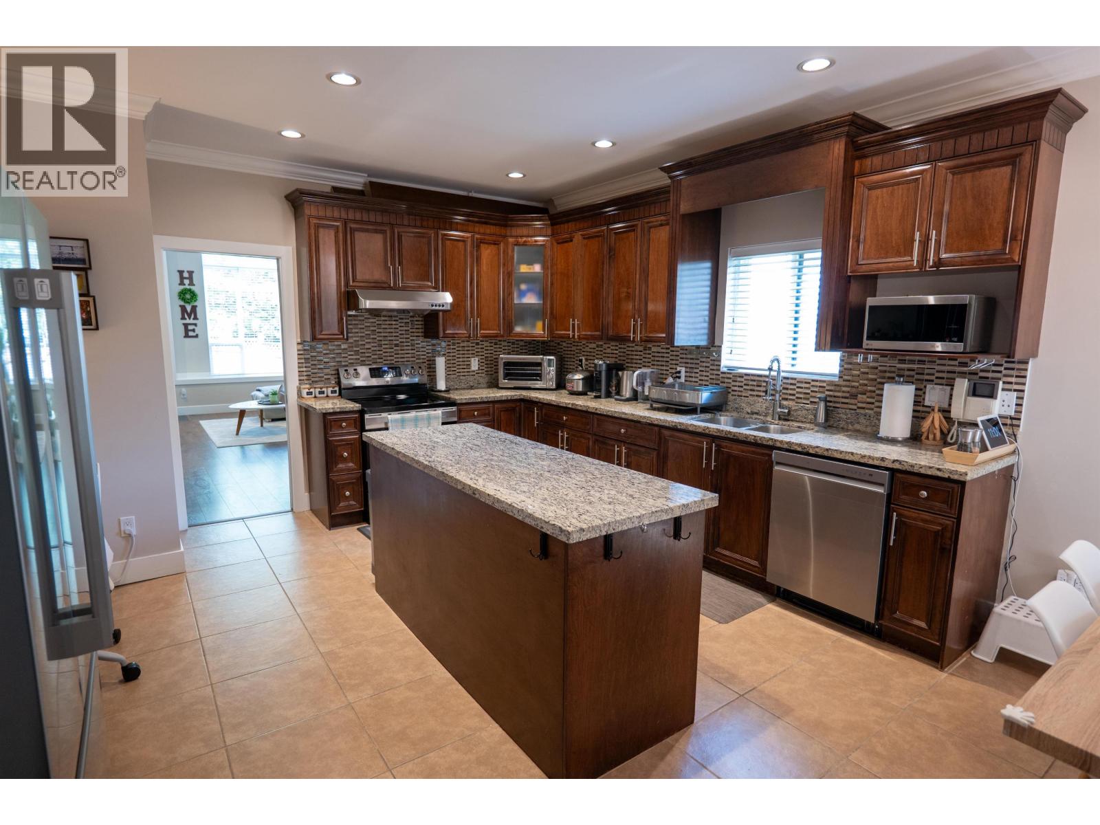 6982 BURNS COURT, Burnaby