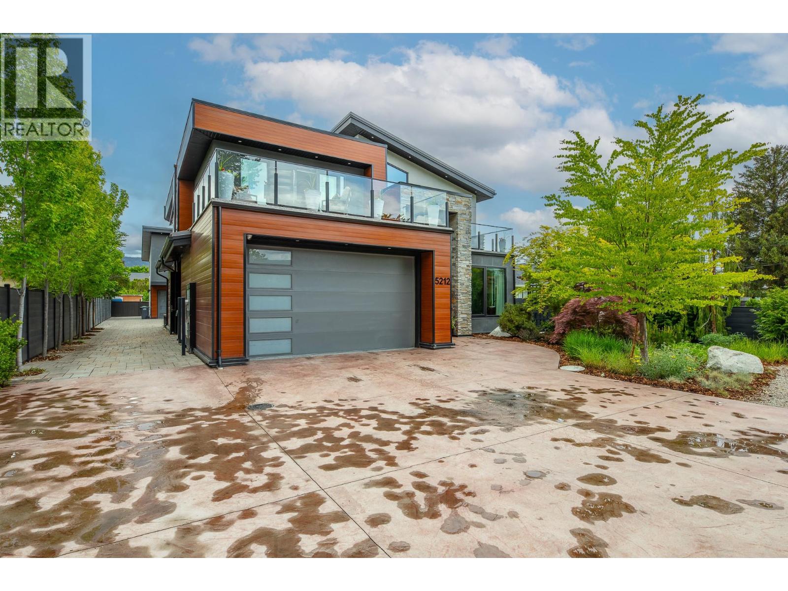 5212 WOODS Avenue, Summerland