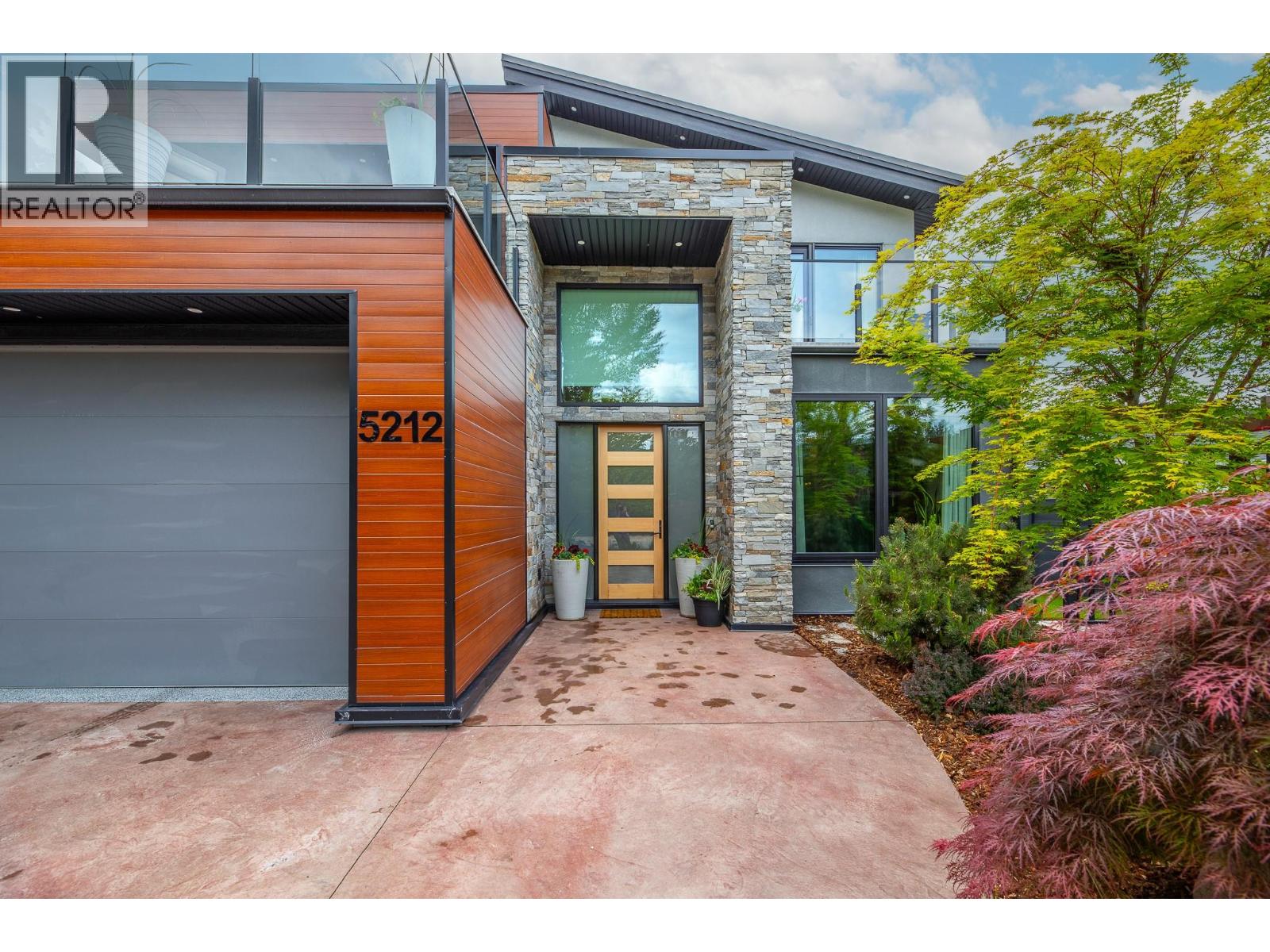5212 WOODS Avenue, Summerland