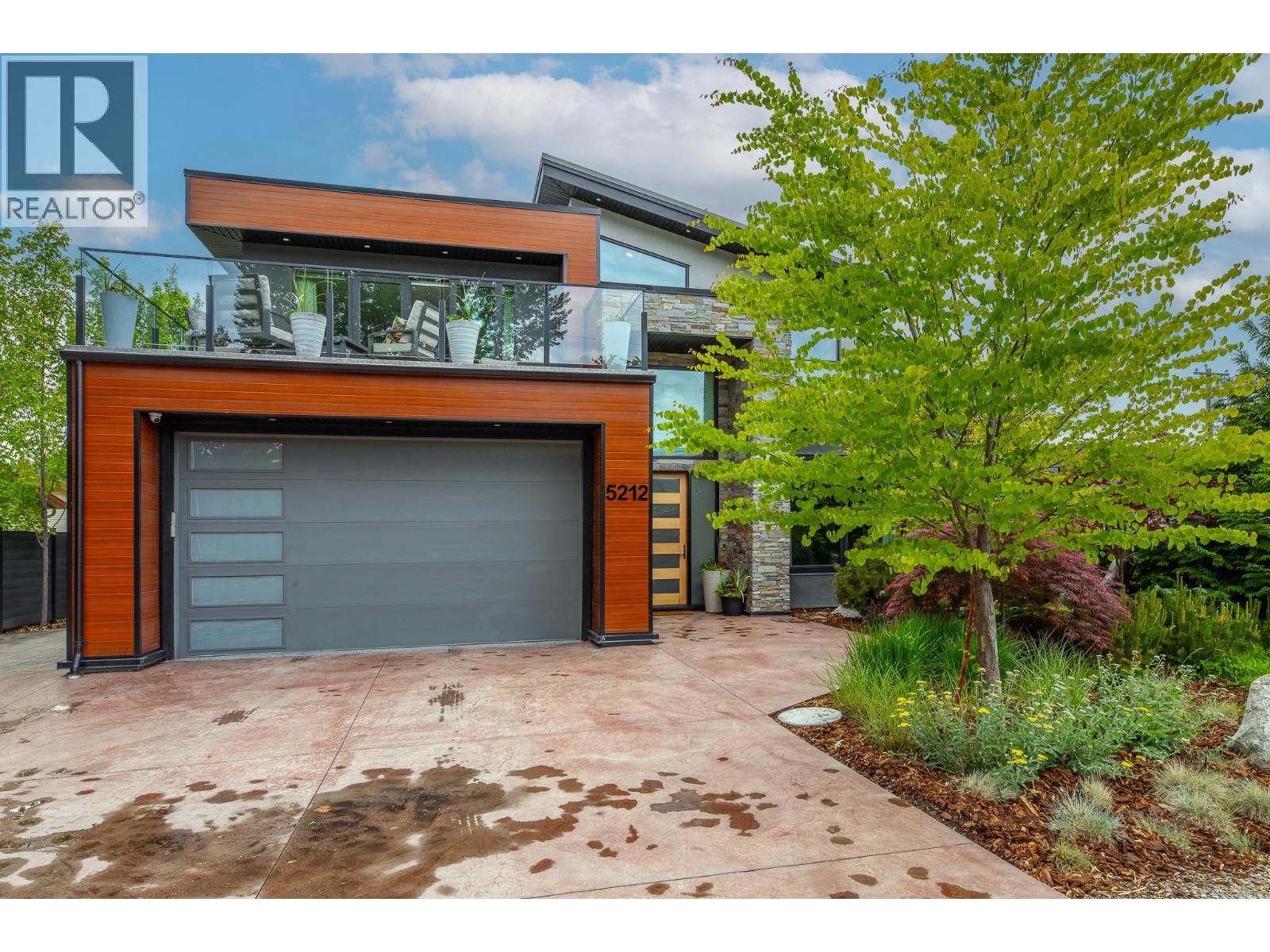 5212 WOODS Avenue, Summerland