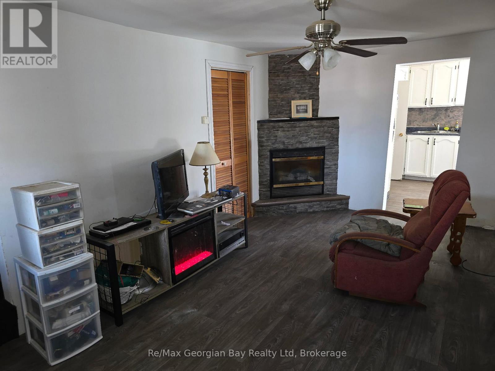 111 ANDREW STREET S - 10