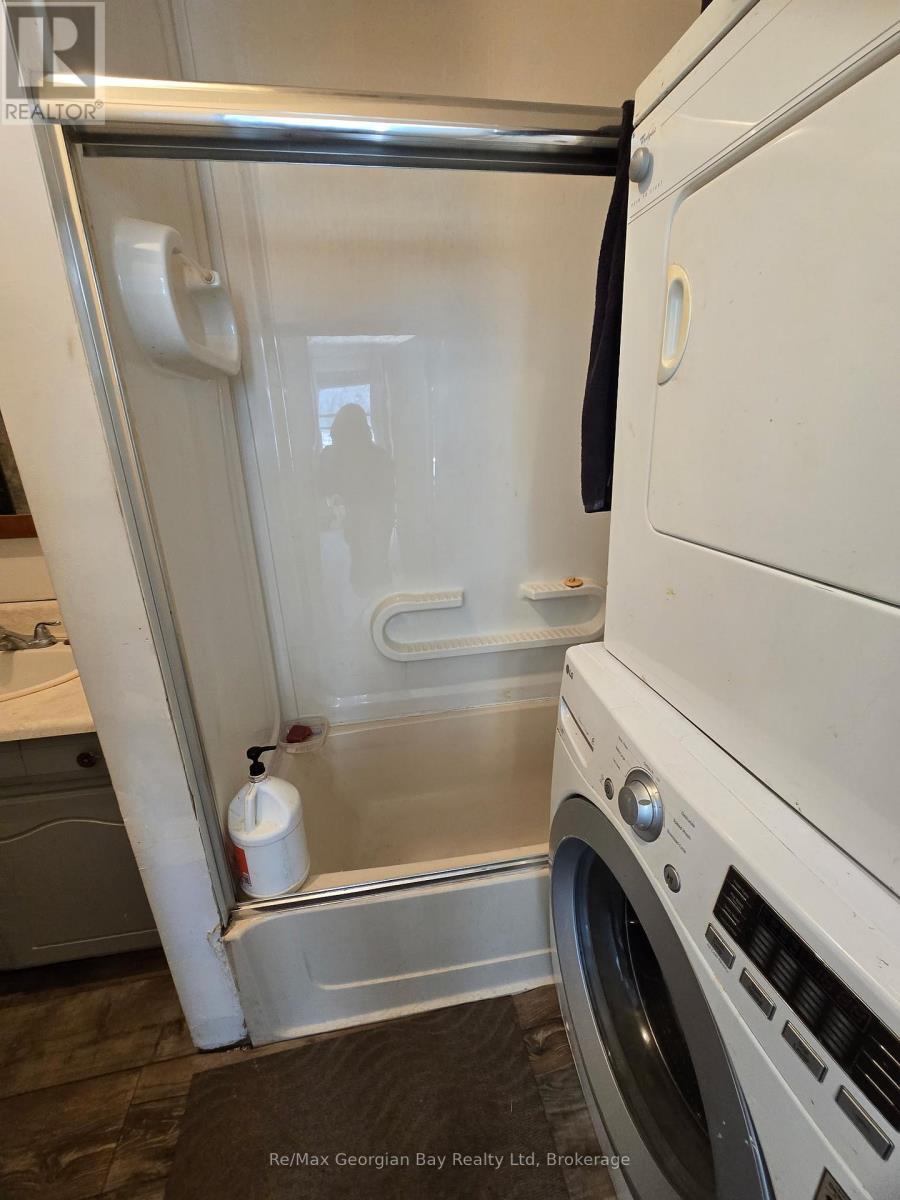 111 ANDREW STREET S - 7